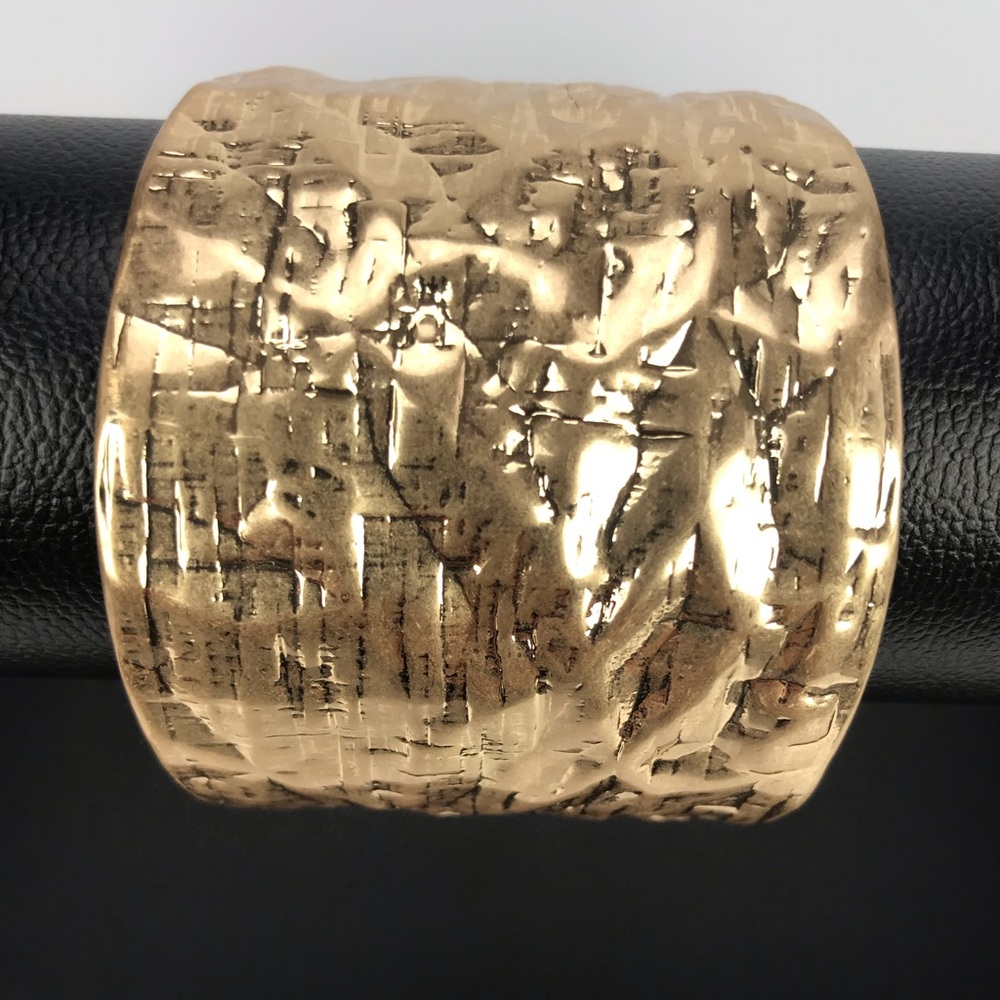 💥NEW💥 Stamped & textured Gold Cuff Bracelet